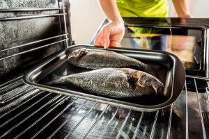 3 تا از بهترین روش‌ها برای پخت ماهی در فر